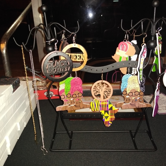 Posh Ambassador,  NJ of ✨Novelty Productions ✨ - Picture 7 of 14